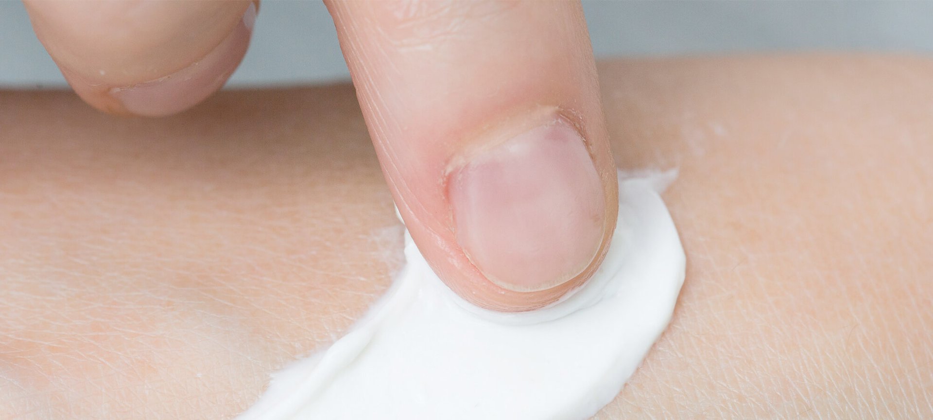 5 Mẹo chăm sóc da xoa dịu làn da nhạy cảm Hero