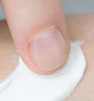 5 Mẹo chăm sóc da xoa dịu làn da nhạy cảm Hero