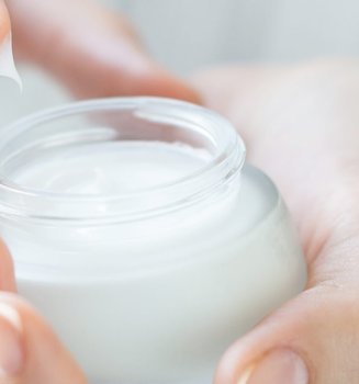 Da khô: Chu trình dưỡng da làm dịu cơn khát Hero