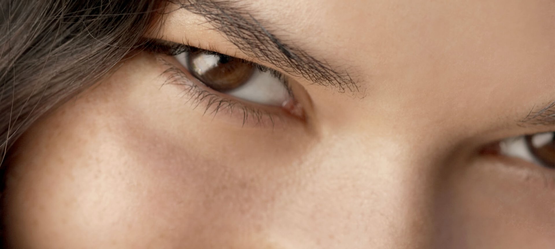 Loại kem tốt nhất giúp trẻ hóa và làm căng vùng mắt của bạn Hero