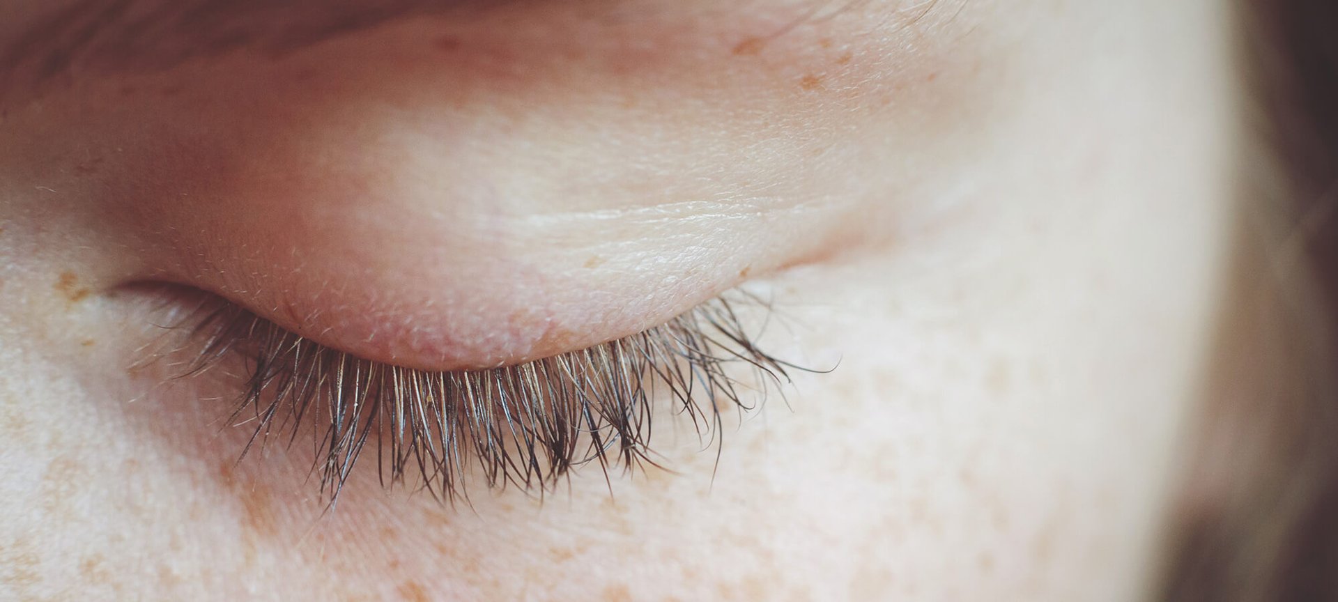 Phương pháp chăm sóc da tốt nhất cho vùng mắt để giúp bạn trông trẻ và tràn đầy sức sống hơn Hero